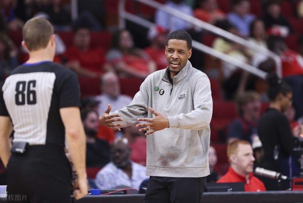  布里奇斯全面发挥篮网大胜火箭止住连败势头重燃希望